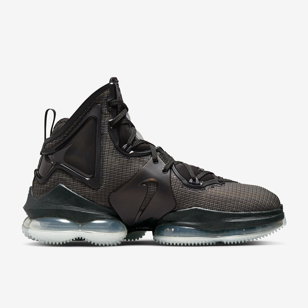 Nike LeBron 19